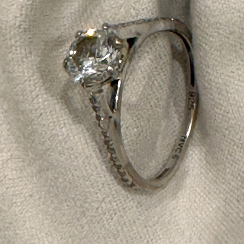 Nataliya V Collister ring, size 6 in stainless steel silver with cubic zirconia
